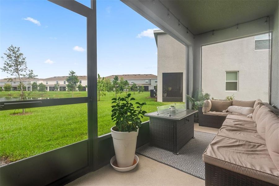 Exterior details and patio area of a home in , Apollo Beach (Image 19).