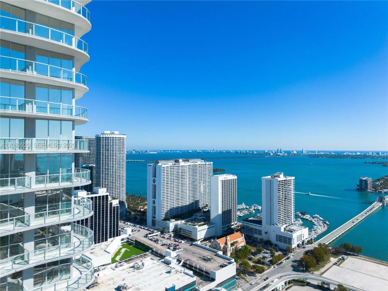 Condo located in Miami, FL showcasing its design and architecture (Image 5).