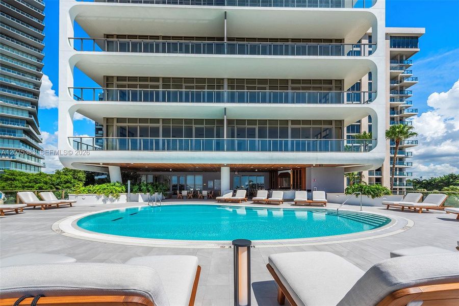 Condo located in Miami, FL showcasing its design and architecture (Image 32).