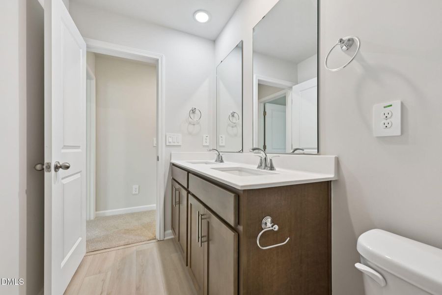 40-web-or-mls-Oak Manor - Raleigh - 716