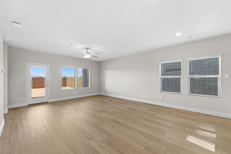 Spacious, unfurnished interior of a new home in Windmore, Princeton (Image 25).