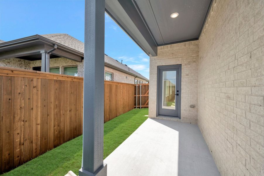 Exterior details and patio area of a home in Creekshaw – Gardens, Royse City (Image 4). Exterior details and patio area of a home in Creekshaw – Gardens, Royse City (Image 4).