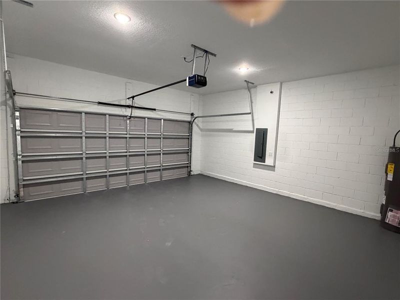 Spacious, unfurnished interior of a new home in , Ocala (Image 15).