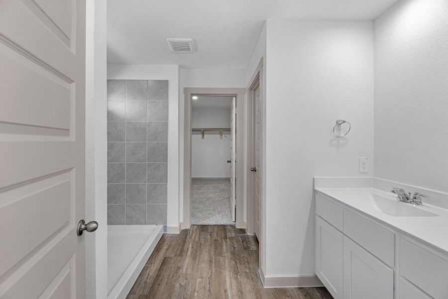 Furnished interior view inside a new home in Watermark, Alvin (Image 12).