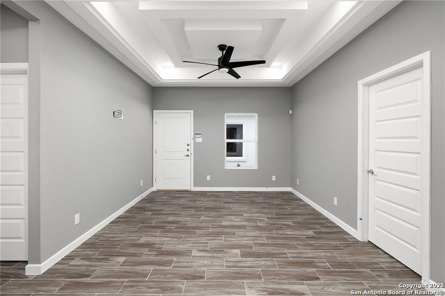 Spacious, unfurnished interior of a new home in , Alamo (Image 11).