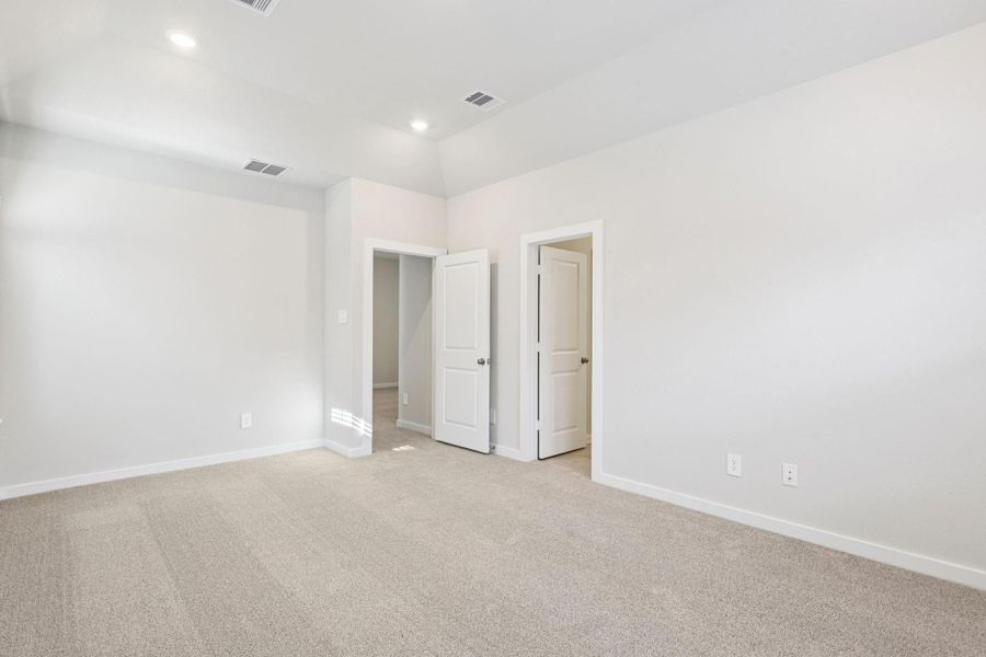 Spacious, unfurnished interior of a new home in , Kemah (Image 22).
