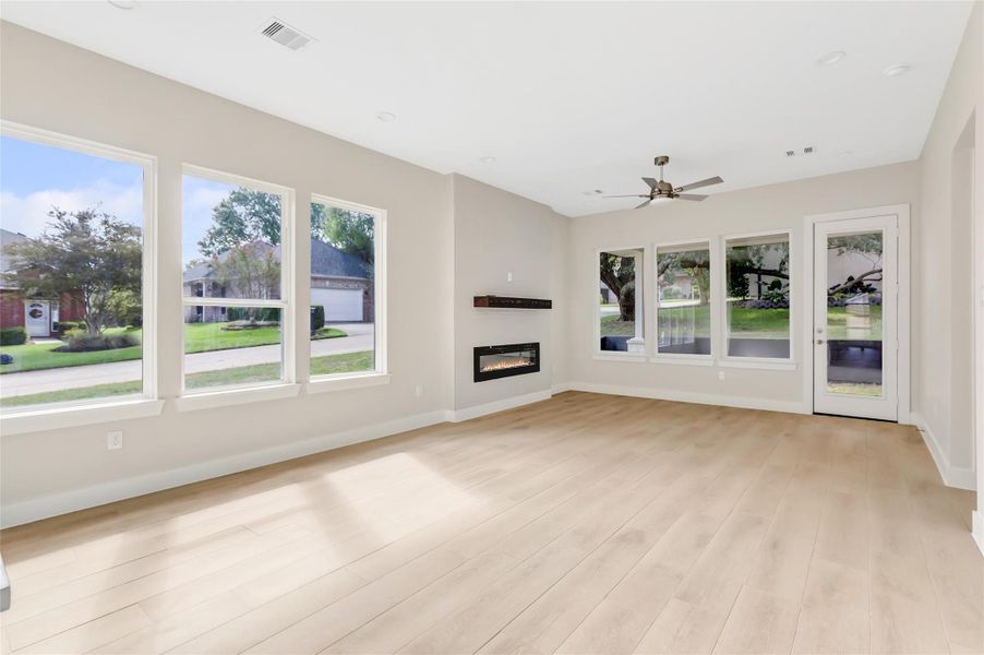 Spacious, unfurnished interior of a new home in , Conroe (Image 21).