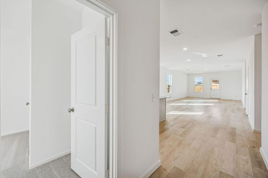 Spacious, unfurnished interior of a new home in Stokesbury, Waller (Image 19).