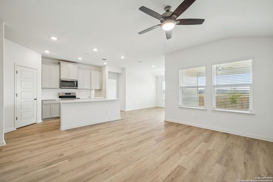 Spacious, unfurnished interior of a new home in Estancia Ranch - Premier Series, San Antonio (Image 24). Spacious, unfurnished interior of a new home in Estancia Ranch - Premier Series, San Antonio (Image 24).