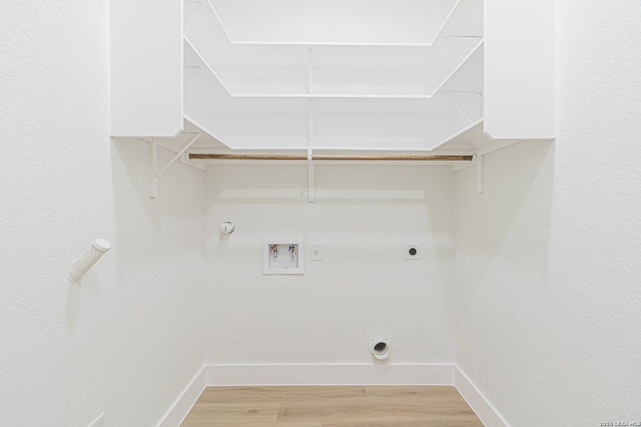 Spacious, unfurnished interior of a new home in , San Antonio (Image 14).