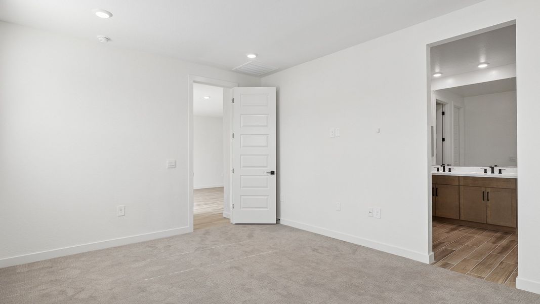 Spacious, unfurnished interior of a new home in The Ridge at Stone Butte, Phoenix (Image 27).