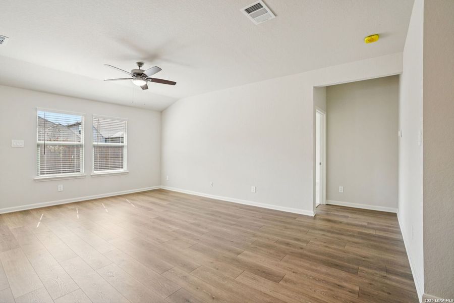 Spacious, unfurnished interior of a new home in Estancia Ranch - Classic Series, San Antonio (Image 30).