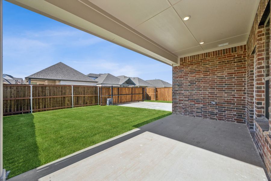 Exterior details and patio area of a home in Dove Hollow, Waxahachie (Image 19).