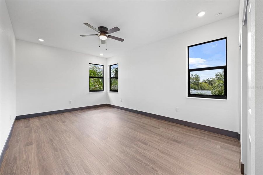 Spacious, unfurnished interior of a new home in , Tampa (Image 15).