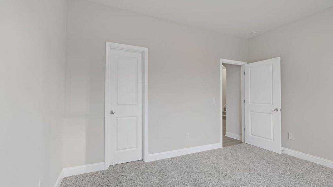 Spacious, unfurnished interior of a new home in Blue Ridge Trail, Fountain Inn (Image 13).