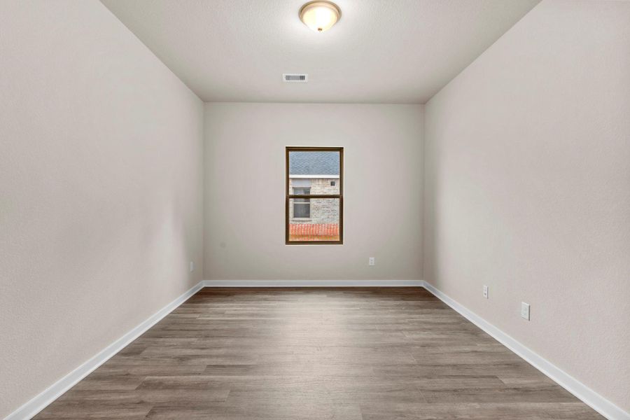 Spacious, unfurnished interior of a new home in Westridge Cove, Conroe (Image 23).