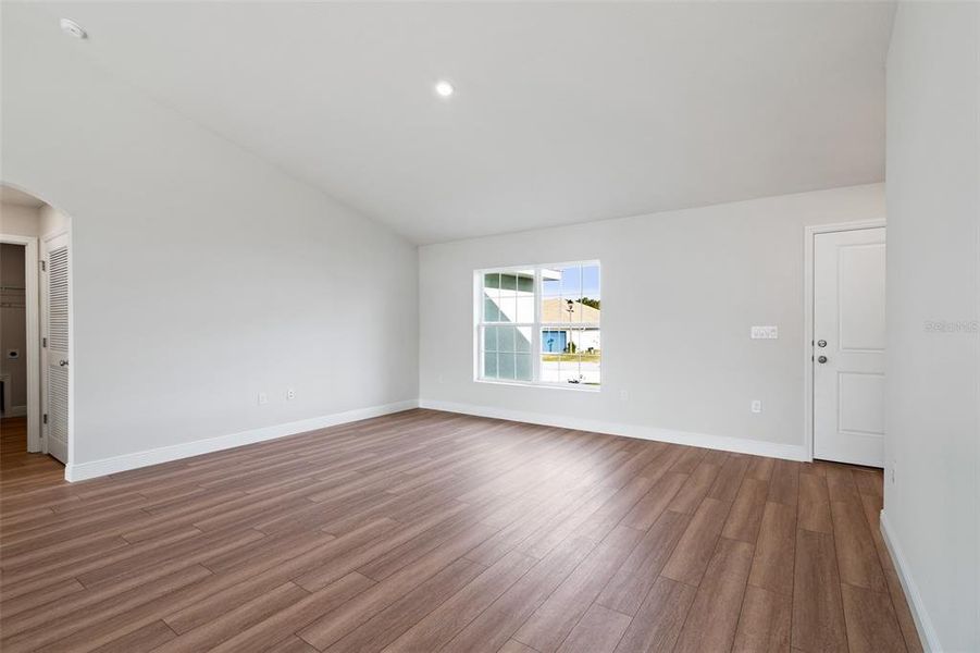 Spacious, unfurnished interior of a new home in , Ocala (Image 28).