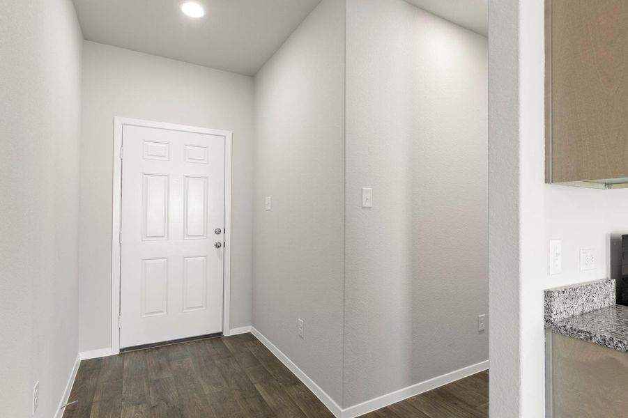 Spacious, unfurnished interior of a new home in Cloverleaf, Austin (Image 28).