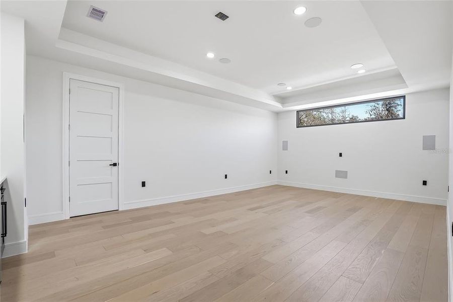 Spacious, unfurnished interior of a new home in , Tampa (Image 73).