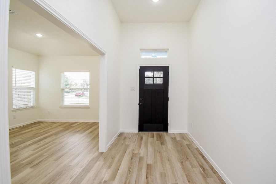 Spacious, unfurnished interior of a new home in , Houston (Image 40).