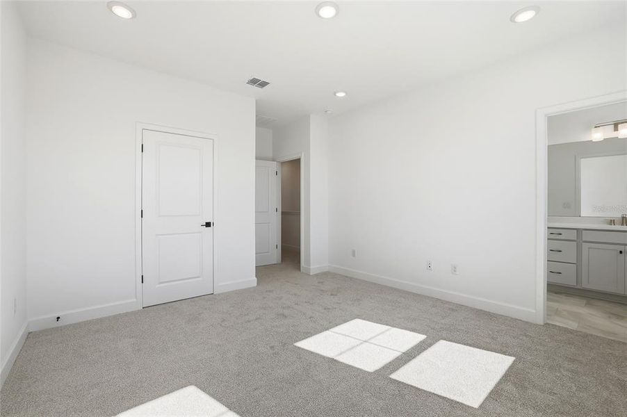 Spacious, unfurnished interior of a new home in , Valrico (Image 22).