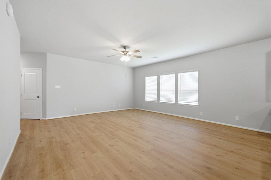 Spacious, unfurnished interior of a new home in Trails at Woodhaven Lakes, La Marque (Image 24). Spacious, unfurnished interior of a new home in Trails at Woodhaven Lakes, La Marque (Image 24).