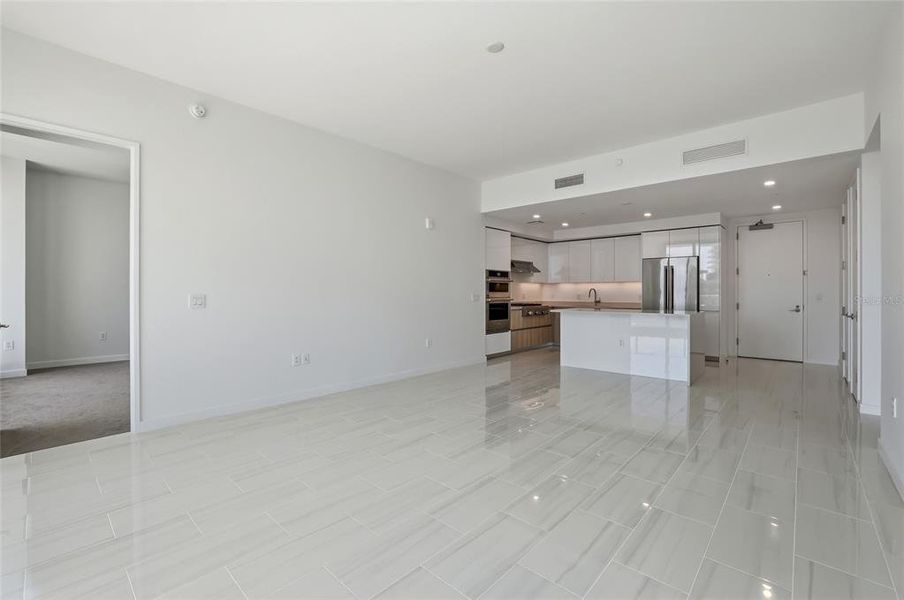 Spacious, unfurnished interior of a new home in , St. Petersburg (Image 51).