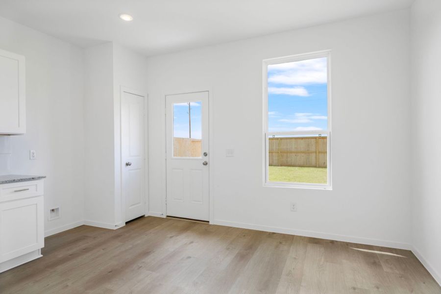 Dining Area Dining Area