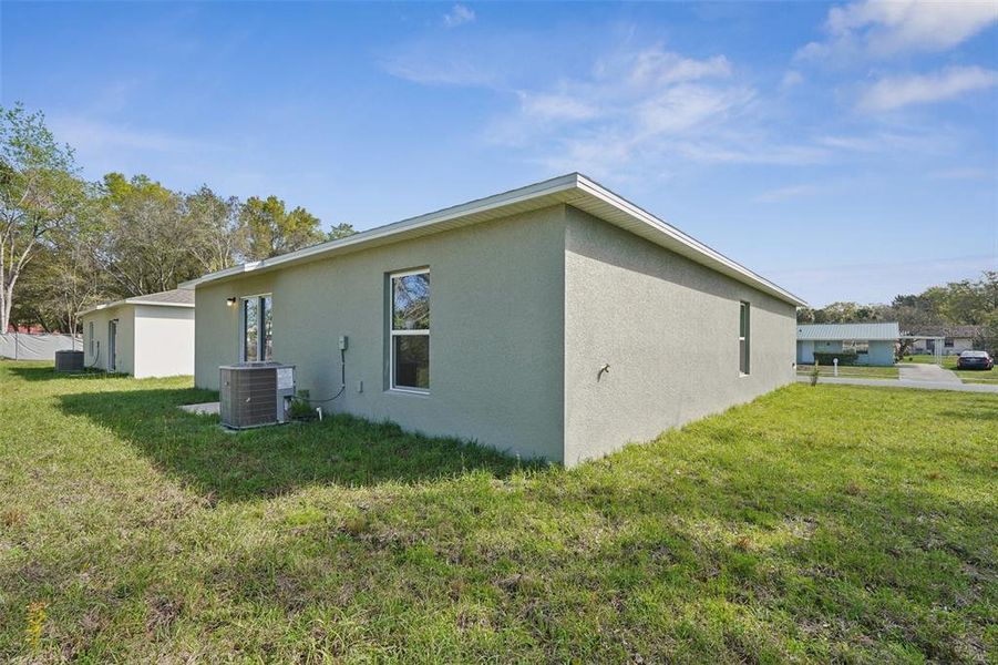 Exterior details and patio area of a home in Marion Oaks, Ocala (Image 4).