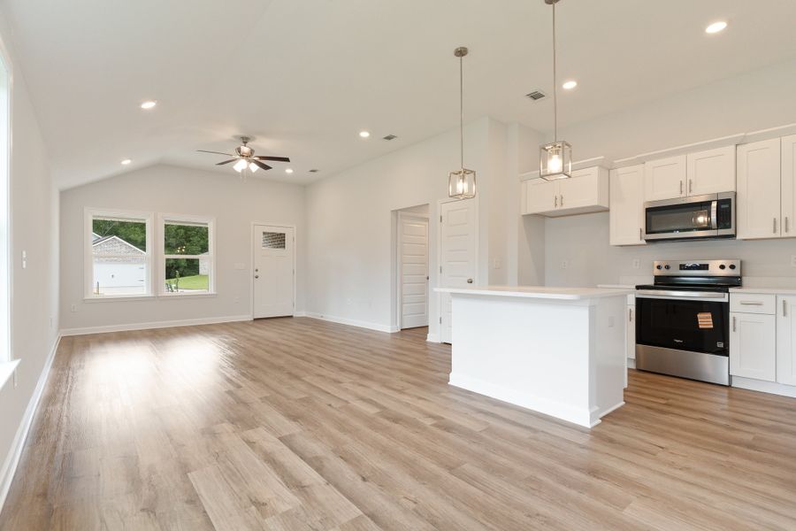 Spacious, unfurnished interior of a new home in Barton's Bend, Crestview (Image 28). Spacious, unfurnished interior of a new home in Barton's Bend, Crestview (Image 28).