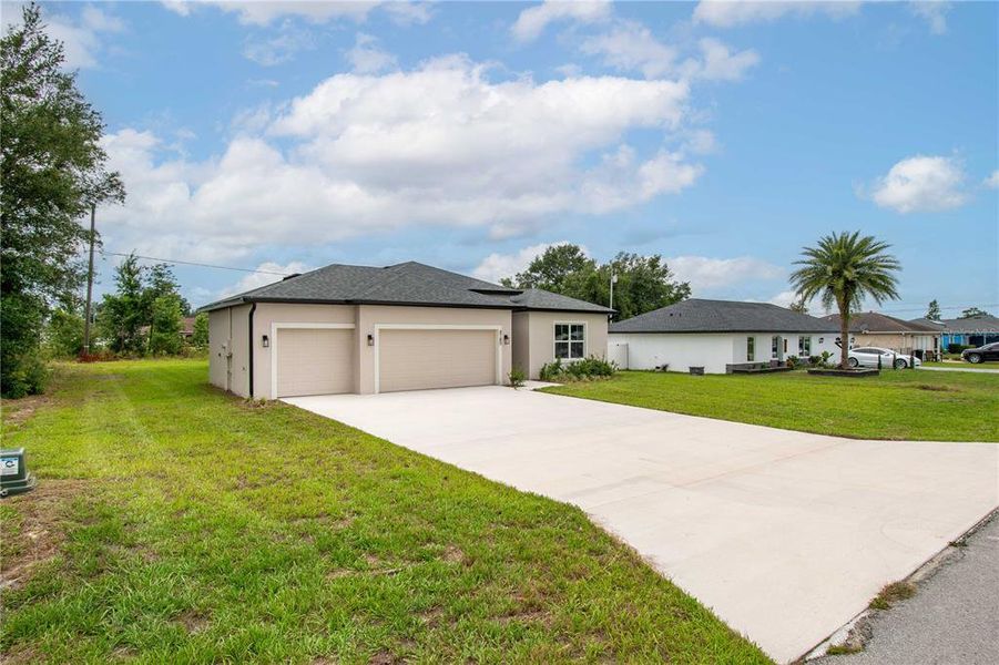 Front exterior of a new home in , Ocala, FL, highlighting curb appeal (Image 12).