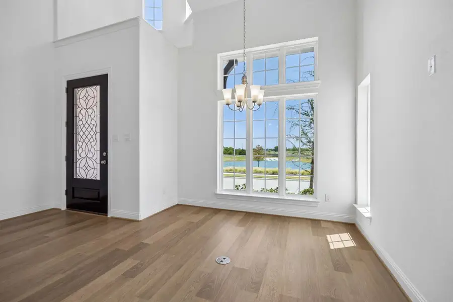 Spacious, unfurnished interior of a new home in Edgewater, Fate (Image 13).