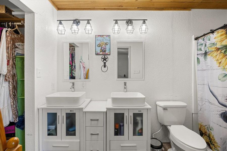 Furnished interior view inside a new home in , Hico (Image 7).