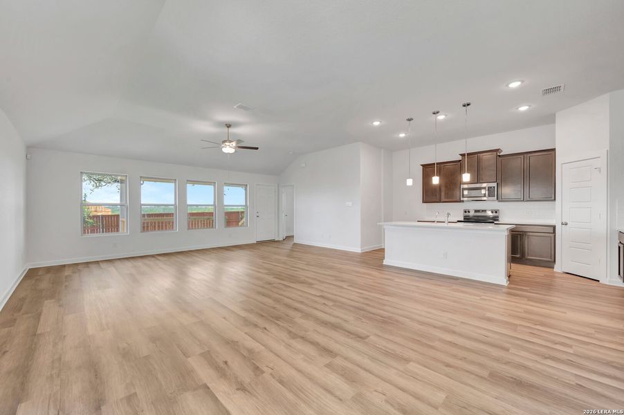 Spacious, unfurnished interior of a new home in Legacy Hills, San Antonio (Image 26).