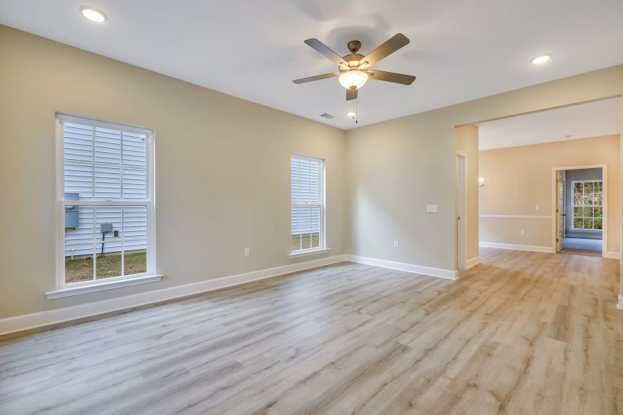 Hatteras – Family Room Windows and Dining Room View