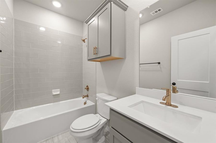 6913 Freight Train- Bathroom-1