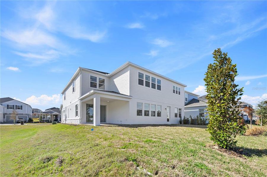 Exterior details and patio area of a home in , Winter Garden (Image 32).