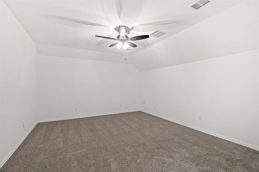 Spacious, unfurnished interior of a new home in , Waxahachie (Image 29).