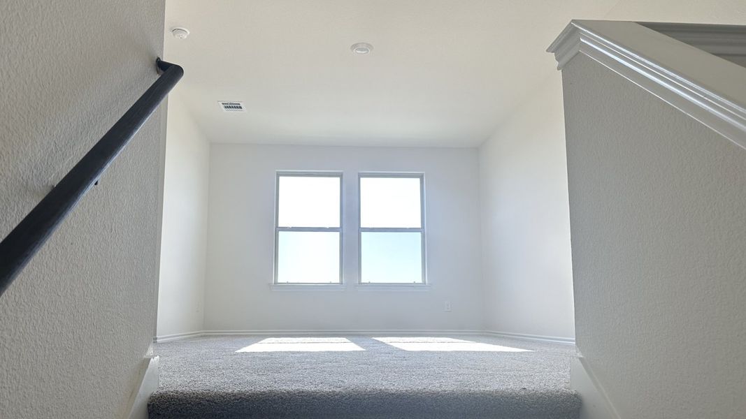 Representative interior finishes for a home built from the MIDLAND by D.R. Horton in Northspur, Forney (Image 11).