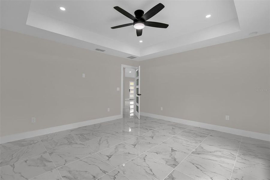 Spacious, unfurnished interior of a new home in , Dunnellon (Image 26).