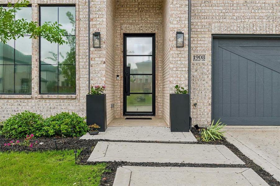 Welcome to 1908 Eddie Drive Welcome to 1908 Eddie Drive