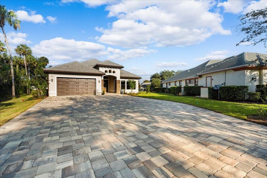 Exterior details and patio area of a home in , Palm Coast (Image 3).