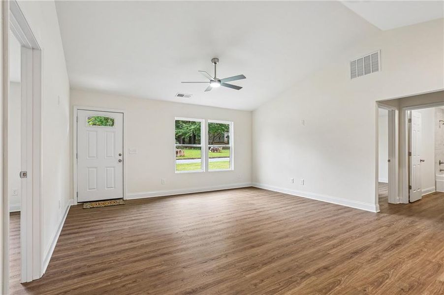 Spacious, unfurnished interior of a new home in , Jasper (Image 12).