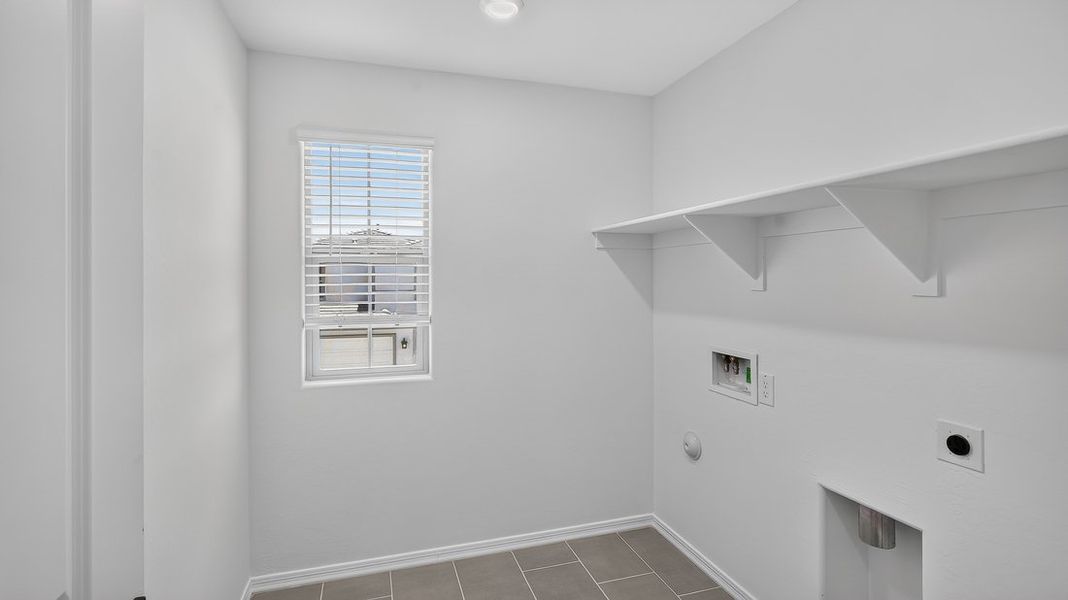 Spacious, unfurnished interior of a new home in Artisan at Asante, Surprise (Image 24).