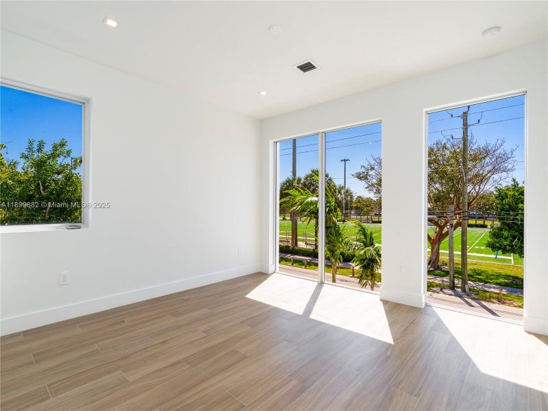 Spacious, unfurnished interior of a new home in , Fort Lauderdale (Image 17). Spacious, unfurnished interior of a new home in , Fort Lauderdale (Image 17).