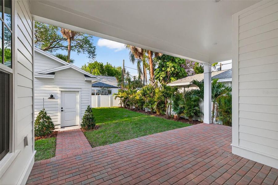Exterior details and patio area of a home in , St. Petersburg (Image 4).
