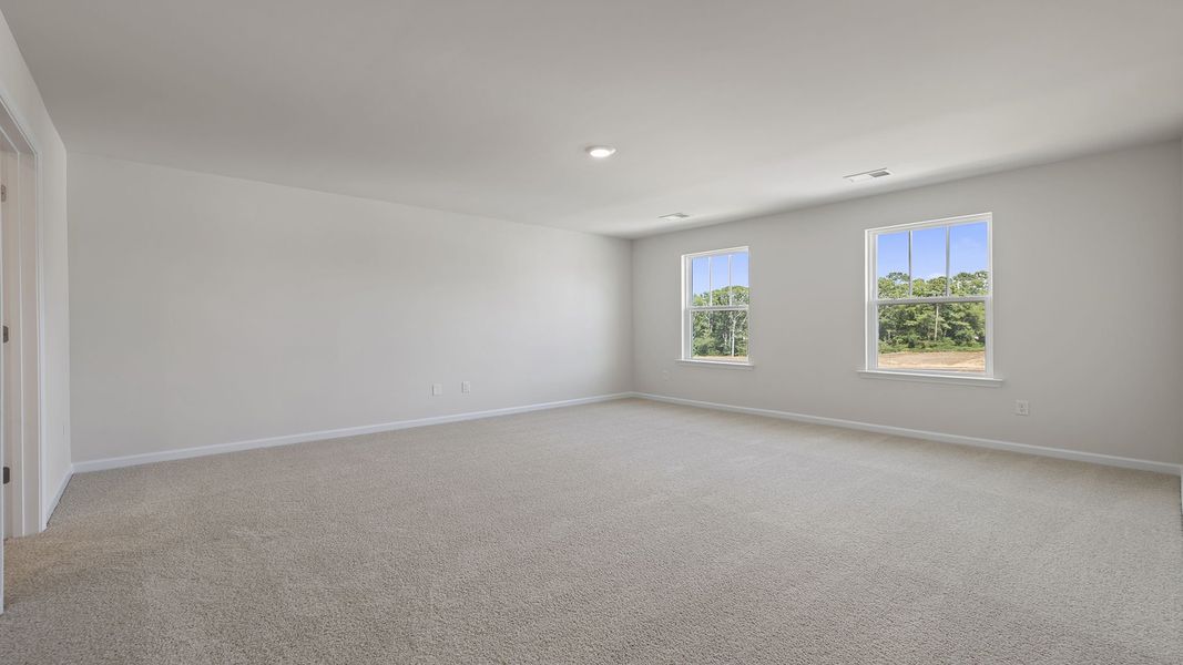 Spacious, unfurnished interior of a new home in Woodglen, Piedmont (Image 24).
