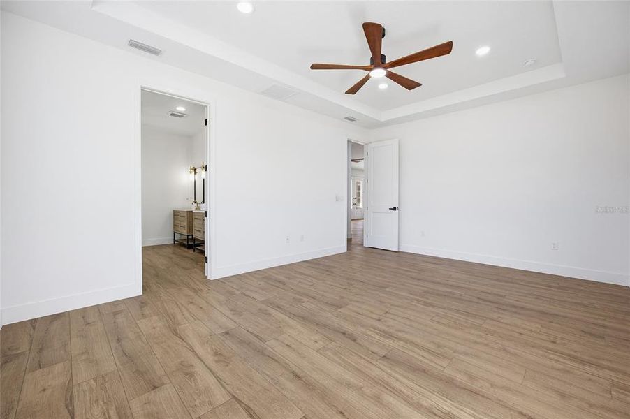 Spacious, unfurnished interior of a new home in , Dunnellon (Image 28).