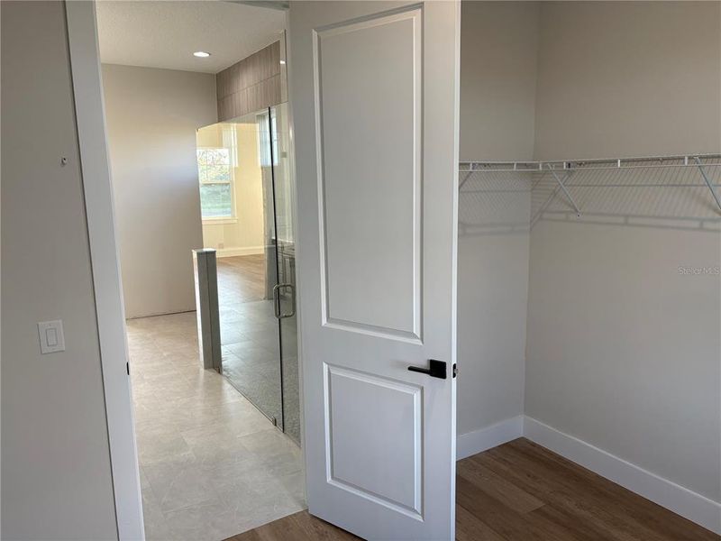 Spacious, unfurnished interior of a new home in , Auburndale (Image 24).