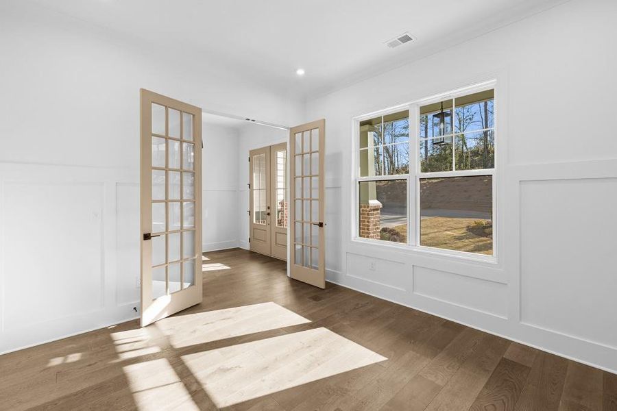 Spacious, unfurnished interior of a new home in Livingstone Park, Kennesaw (Image 36).